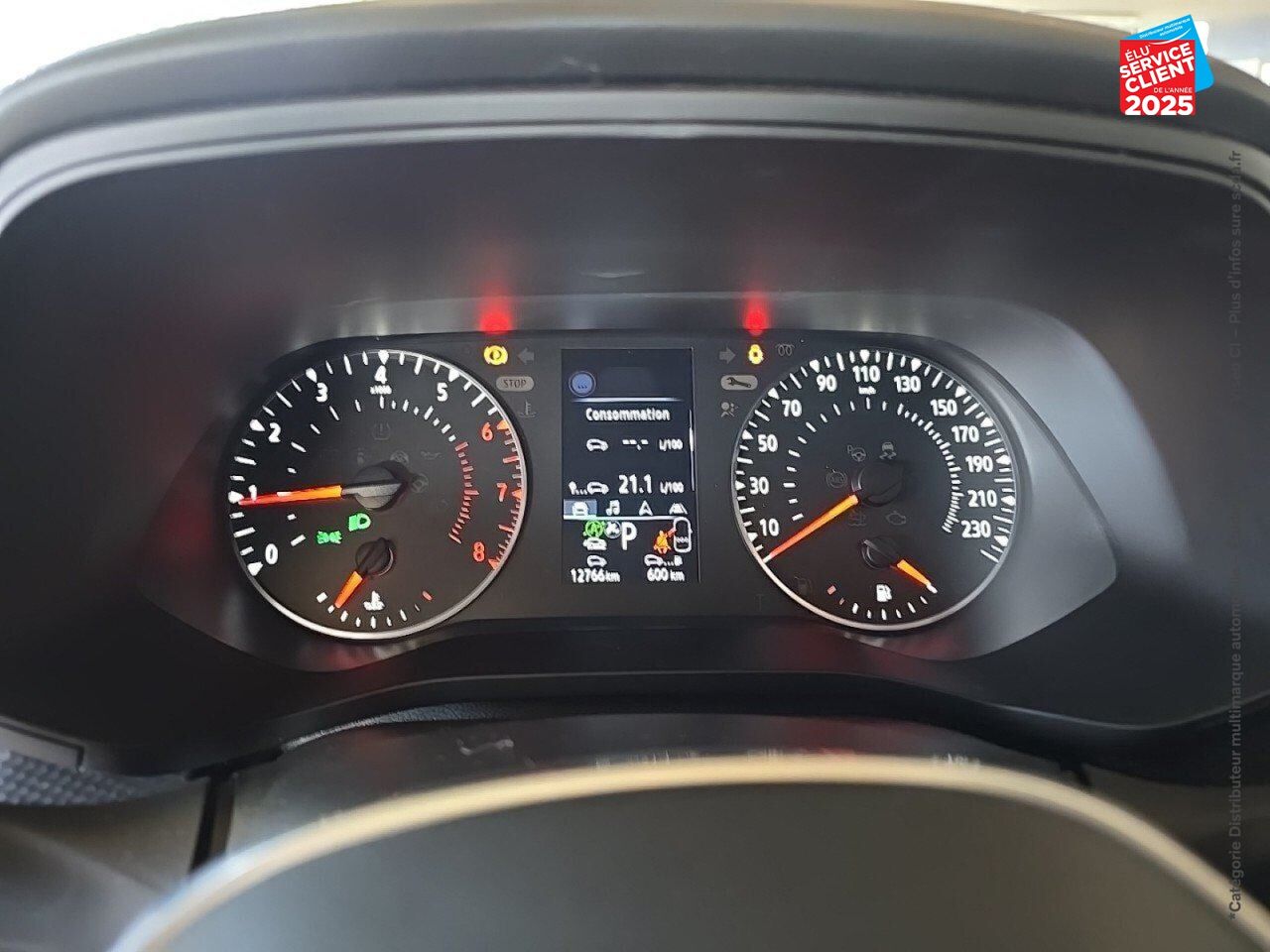 Véhicule d'occasion RENAULT ARKANA 1.3 TCE MILD HYBRID 140CH EVOLUTION EDC -22 GPS CAMERA chez Peugeot Sedan