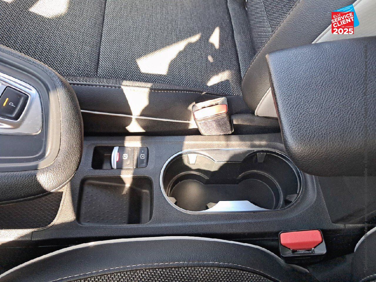 Véhicule d'occasion RENAULT CAPTUR 1.6 E-TECH HYBRIDE RECHARGEABLE 160CH INTENS -21 chez Toyota Thionville