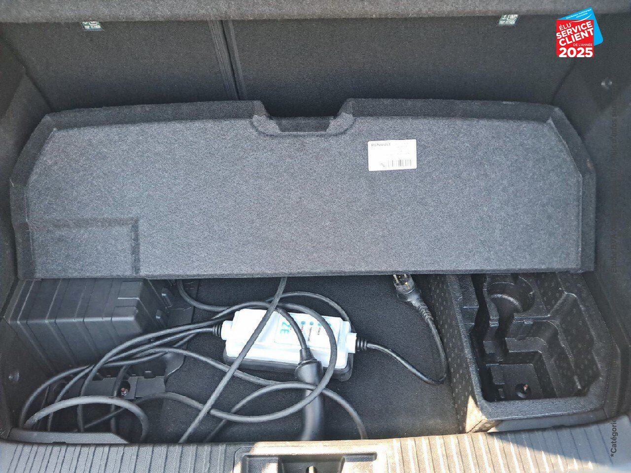 Véhicule d'occasion RENAULT CAPTUR 1.6 E-TECH HYBRIDE RECHARGEABLE 160CH INTENS -21 chez Toyota Thionville