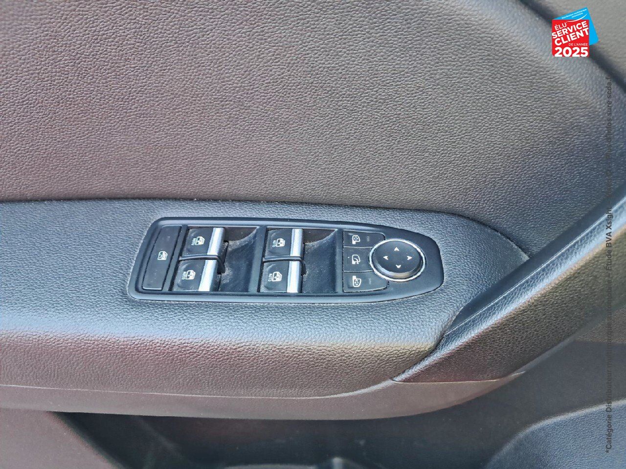 Véhicule d'occasion RENAULT CAPTUR 1.6 E-TECH HYBRIDE RECHARGEABLE 160CH INTENS -21 chez Toyota Thionville
