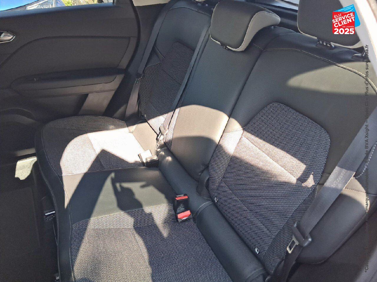 Véhicule d'occasion RENAULT CAPTUR 1.6 E-TECH HYBRIDE RECHARGEABLE 160CH INTENS -21 chez Toyota Thionville