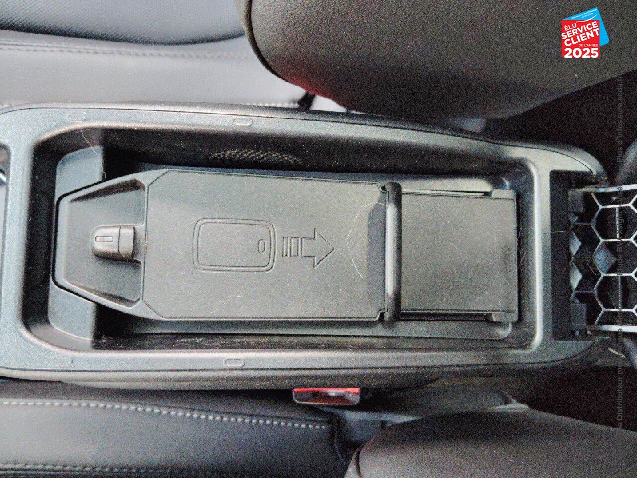 Véhicule d'occasion MINI MINI ONE 102CH EDITION CAMDEN BVA7 TOUVRANT SIEGES CUIR GPS RADAR AR chez MINI Besançon