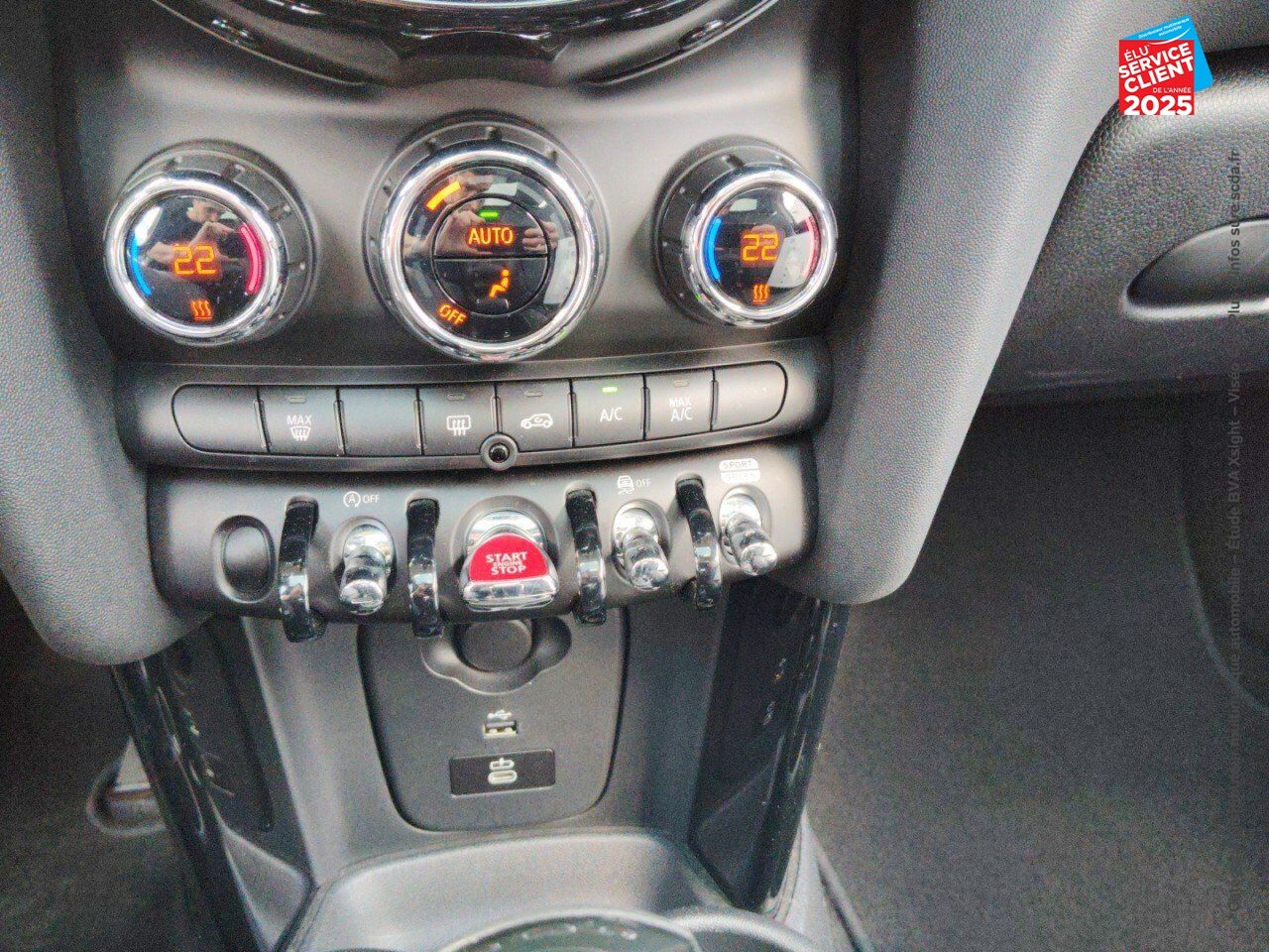 Véhicule d'occasion MINI MINI ONE 102CH EDITION CAMDEN BVA7 TOUVRANT SIEGES CUIR GPS RADAR AR chez MINI Besançon