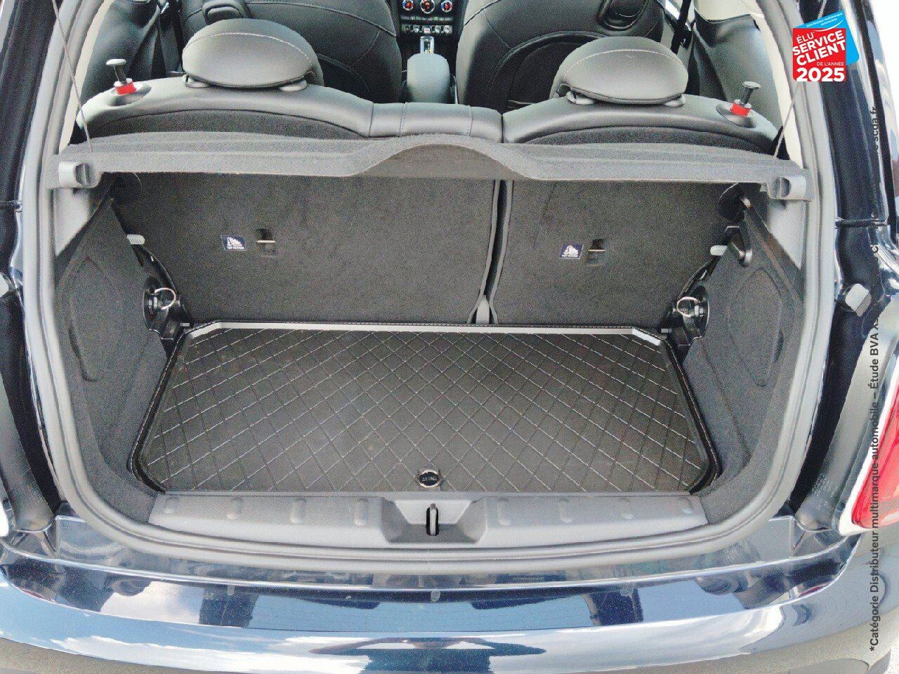 Véhicule d'occasion MINI MINI ONE 102CH EDITION CAMDEN BVA7 TOUVRANT SIEGES CUIR GPS RADAR AR chez MINI Besançon