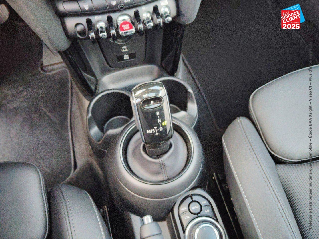Véhicule d'occasion MINI MINI ONE 102CH EDITION CAMDEN BVA7 TOUVRANT SIEGES CUIR GPS RADAR AR chez MINI Besançon