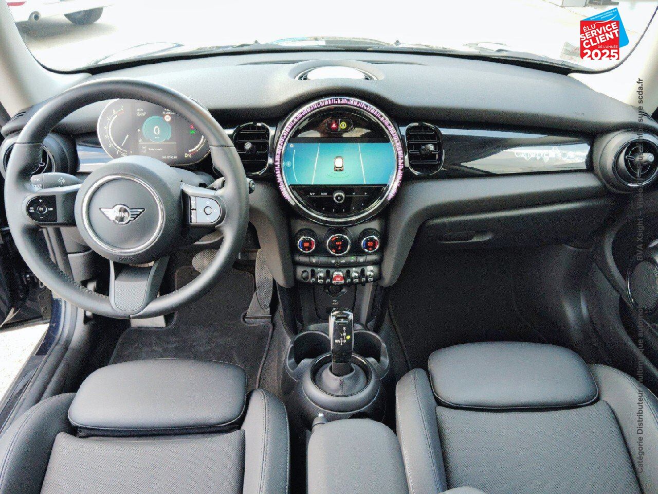 Véhicule d'occasion MINI MINI ONE 102CH EDITION CAMDEN BVA7 TOUVRANT SIEGES CUIR GPS RADAR AR chez MINI Besançon