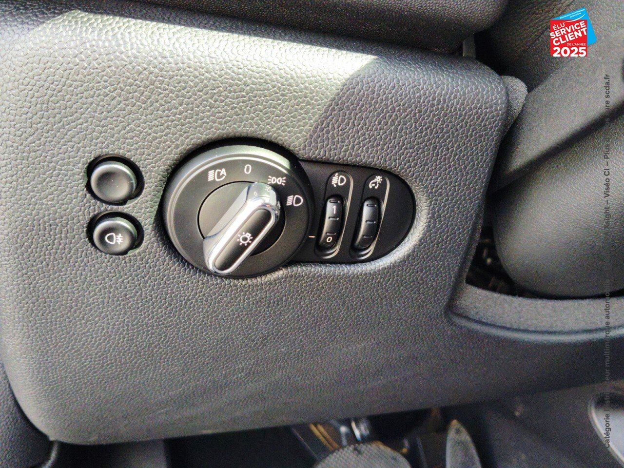 Véhicule d'occasion MINI MINI ONE 102CH EDITION CAMDEN BVA7 TOUVRANT SIEGES CUIR GPS RADAR AR chez MINI Besançon