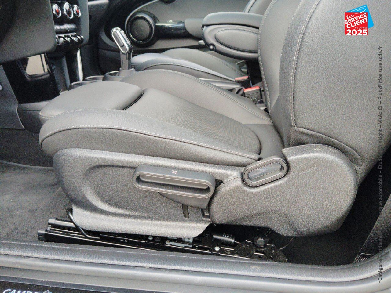 Véhicule d'occasion MINI MINI ONE 102CH EDITION CAMDEN BVA7 TOUVRANT SIEGES CUIR GPS RADAR AR chez MINI Besançon
