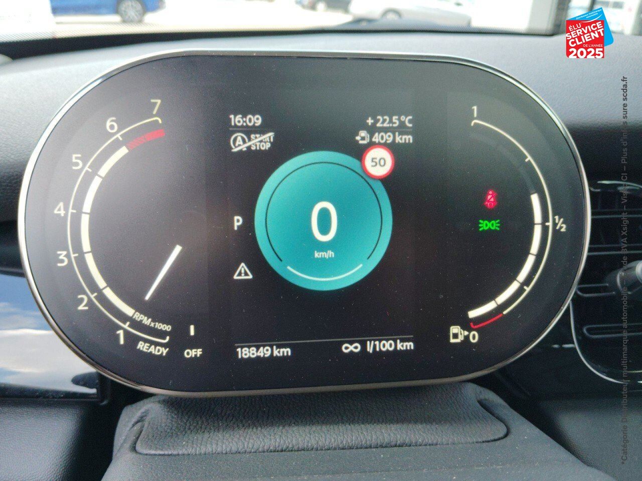 Véhicule d'occasion MINI MINI ONE 102CH EDITION CAMDEN BVA7 TOUVRANT SIEGES CUIR GPS RADAR AR chez MINI Besançon