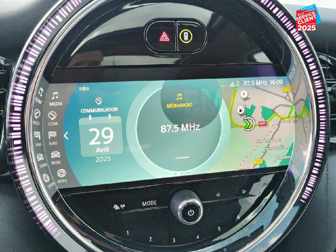 Véhicule d'occasion MINI MINI ONE 102CH EDITION CAMDEN BVA7 TOUVRANT SIEGES CUIR GPS RADAR AR chez MINI Besançon