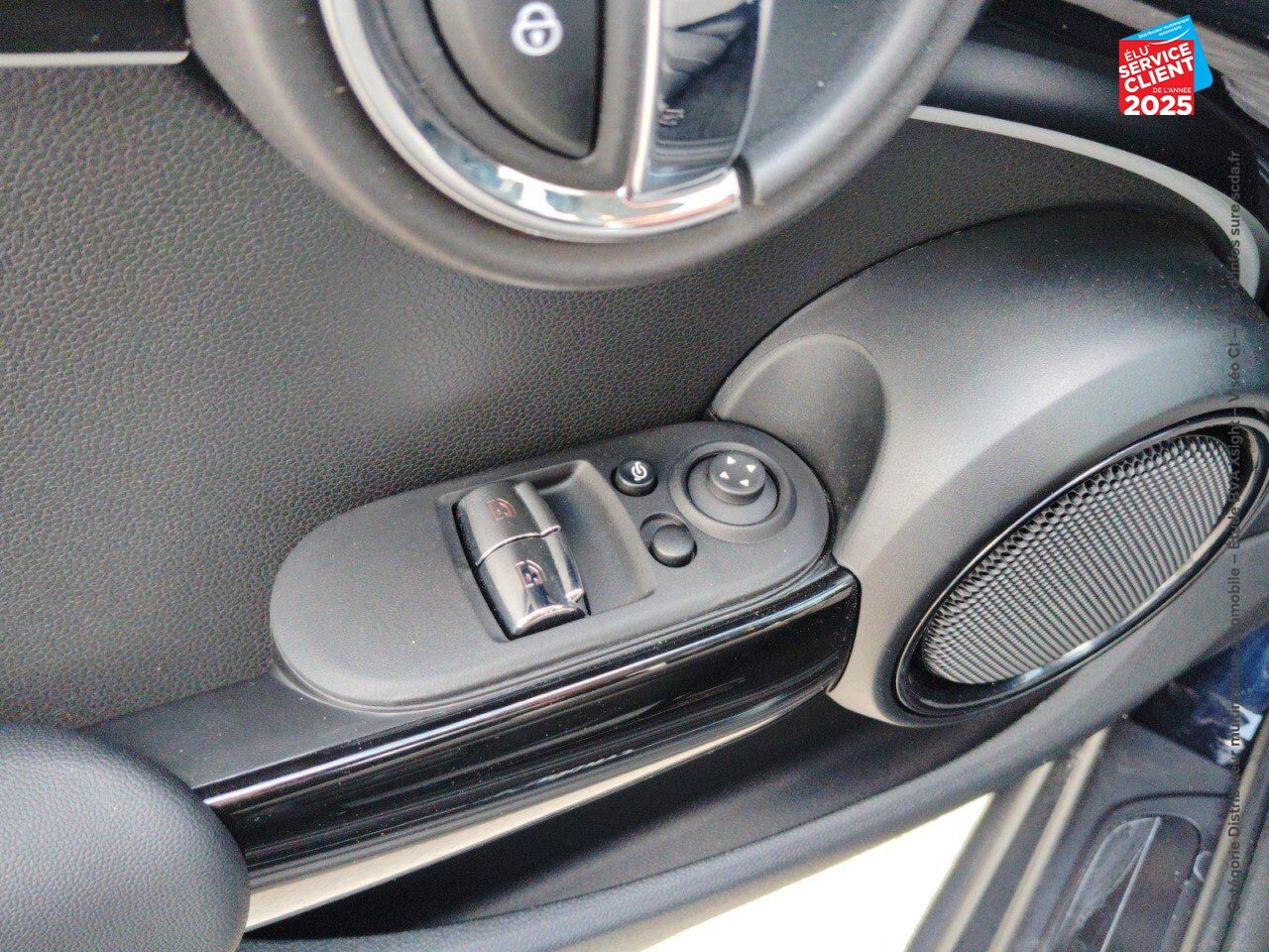 Véhicule d'occasion MINI MINI ONE 102CH EDITION CAMDEN BVA7 TOUVRANT SIEGES CUIR GPS RADAR AR chez MINI Besançon