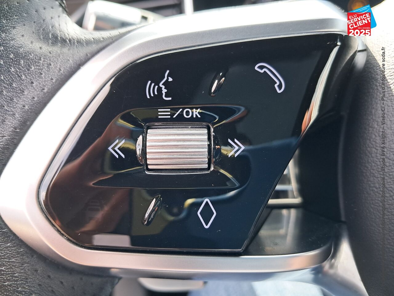 Véhicule d'occasion JAGUAR F-PACE P400E PLUG-IN-HYBRID R-DYNAMIC SE BVA8 AWD TPANO SIEGES CUIR CAMERA chez BMW Pontarlier
