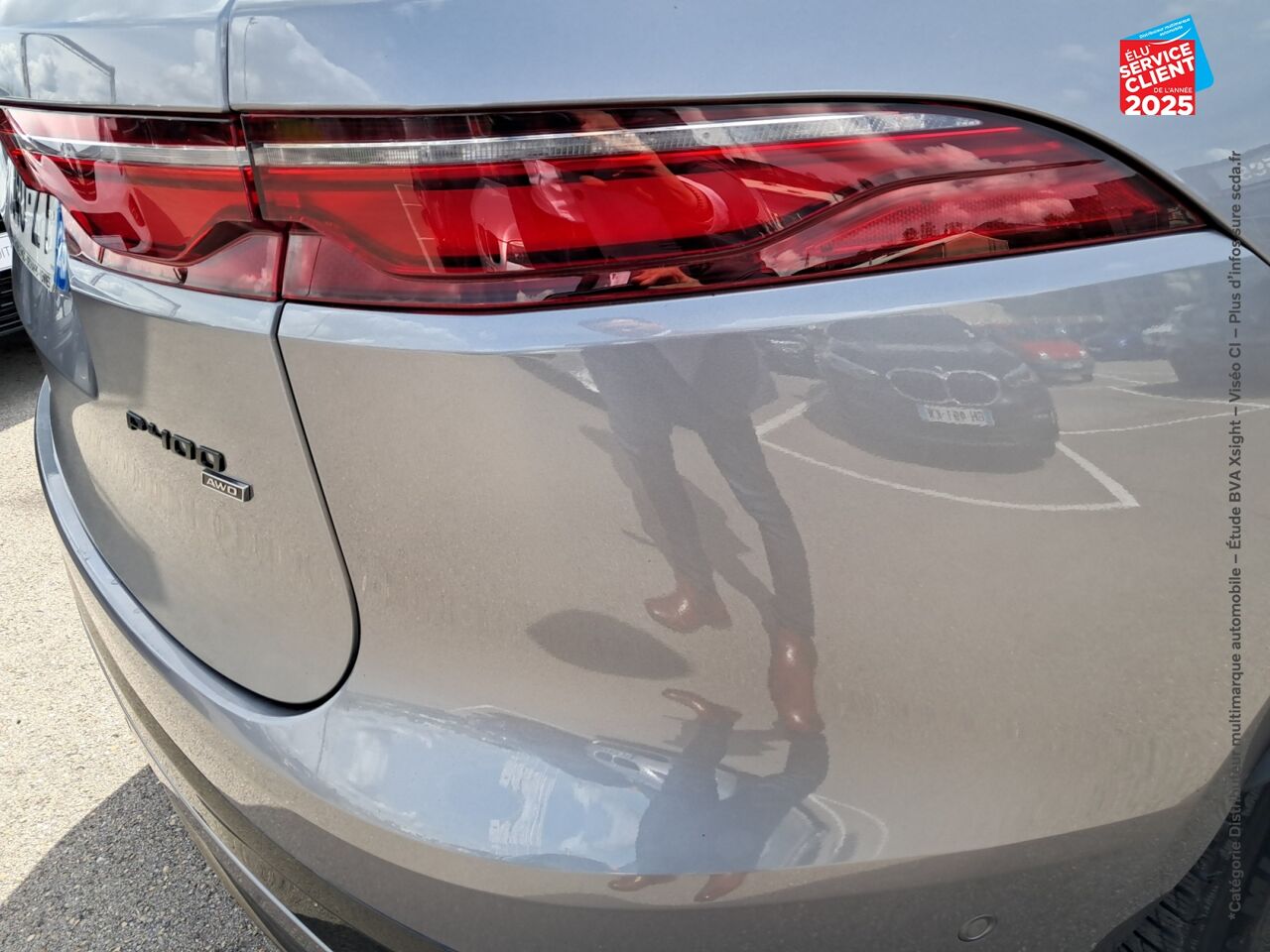 Véhicule d'occasion JAGUAR F-PACE P400E PLUG-IN-HYBRID R-DYNAMIC SE BVA8 AWD TPANO SIEGES CUIR CAMERA chez BMW Pontarlier
