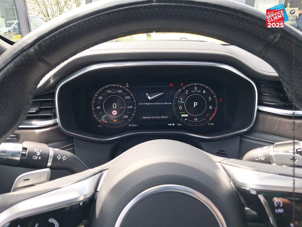 Véhicule d'occasion JAGUAR F-PACE P400E PLUG-IN-HYBRID R-DYNAMIC SE BVA8 AWD TPANO SIEGES CUIR CAMERA chez BMW Pontarlier