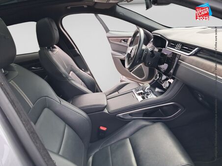 JAGUAR F-PACE P400E...