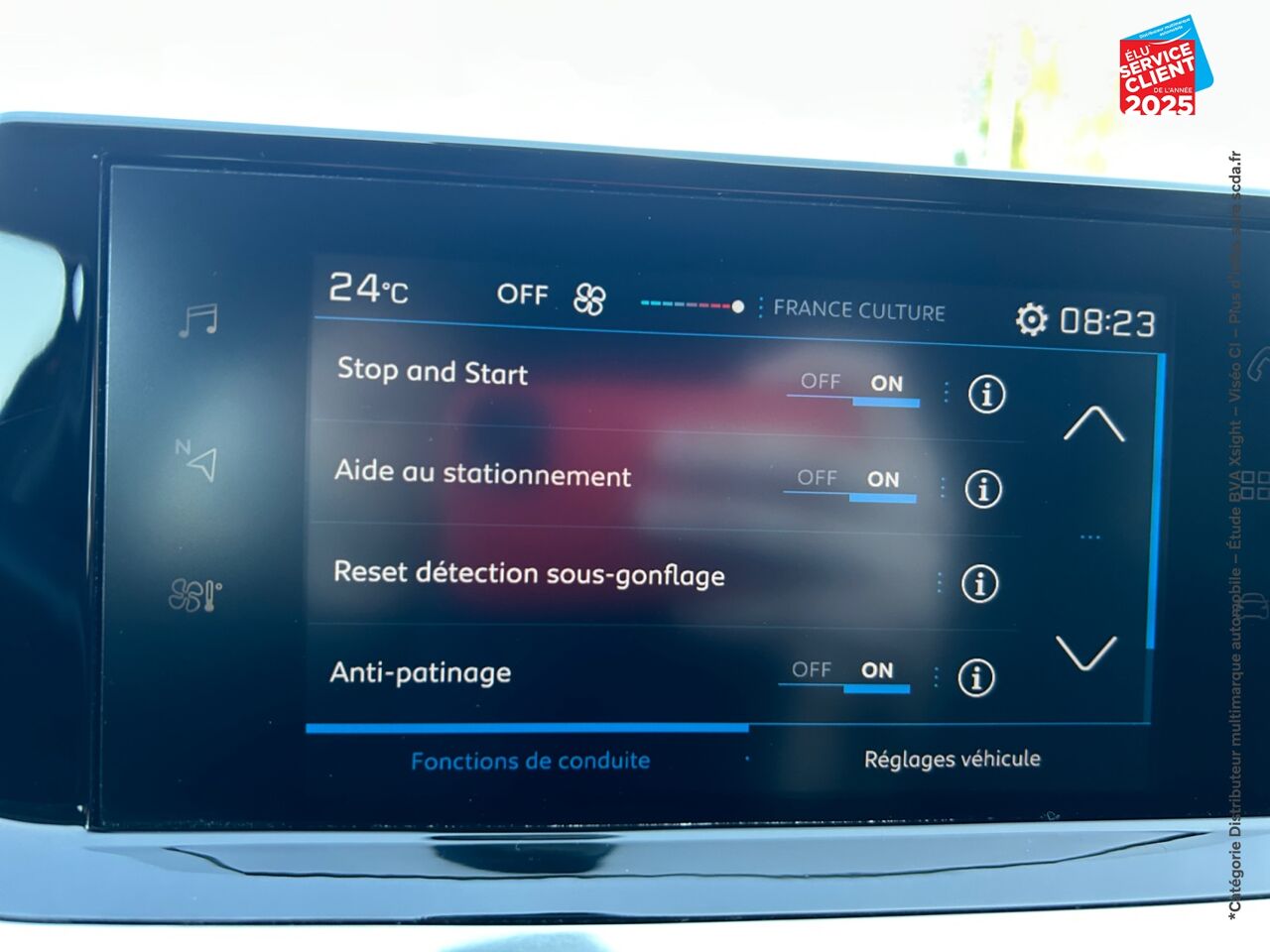 Véhicule d'occasion PEUGEOT 208 1.2 PURETECH 75CH SS STYLE chez Opel Saint-Dizier