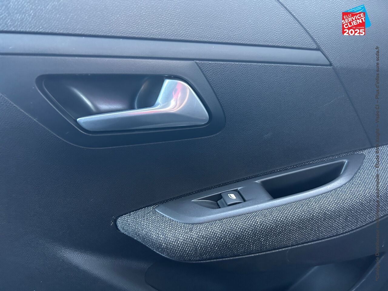 Véhicule d'occasion PEUGEOT 208 1.2 PURETECH 75CH SS STYLE chez Opel Saint-Dizier