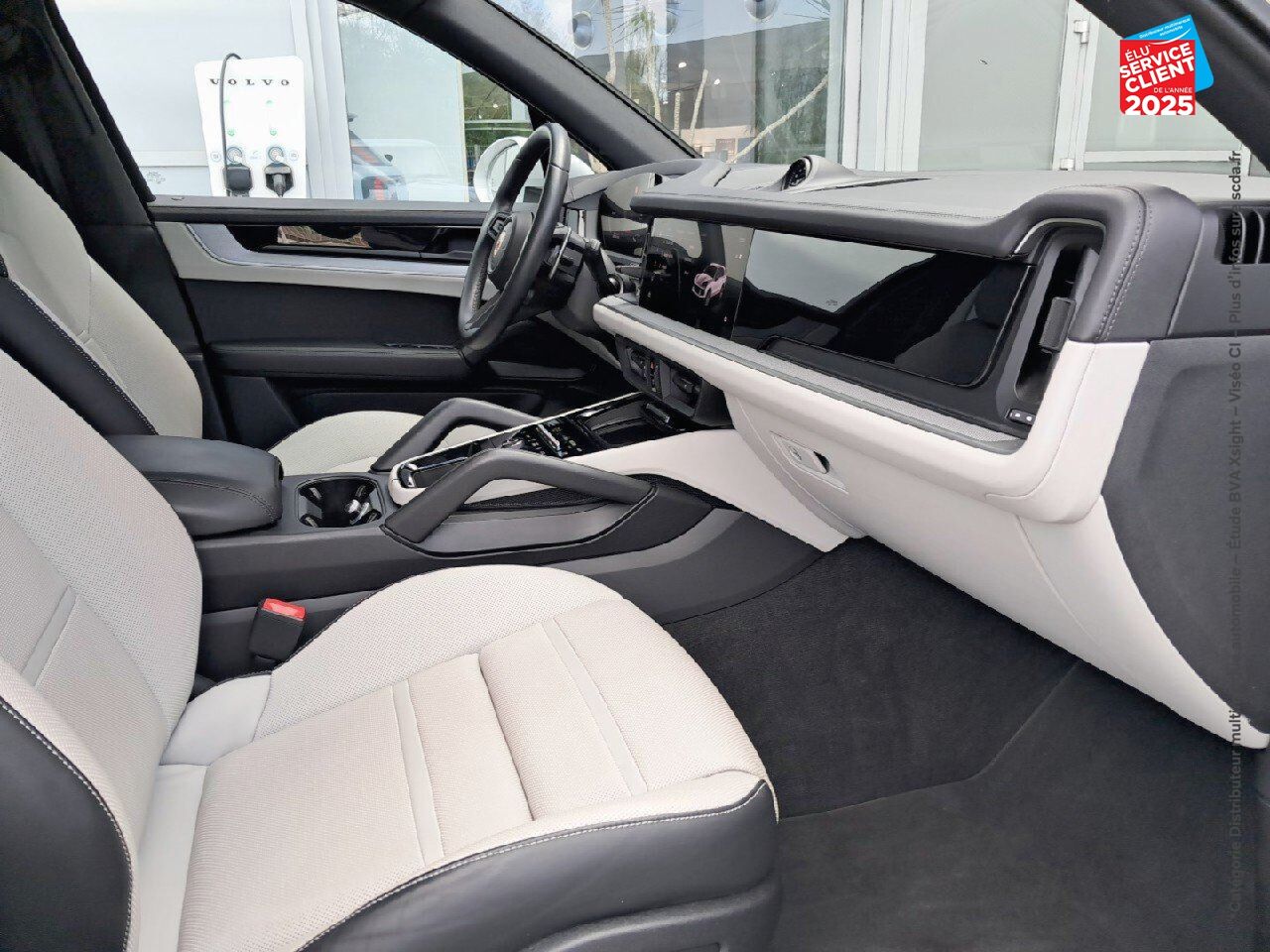 Véhicule d'occasion PORSCHE CAYENNE 3.0 V6 470CH E-HYBRID TOUVRANT SIEGES CUIR GPS CAMERA CARPLAY BOSE HUD chez BMW Dole