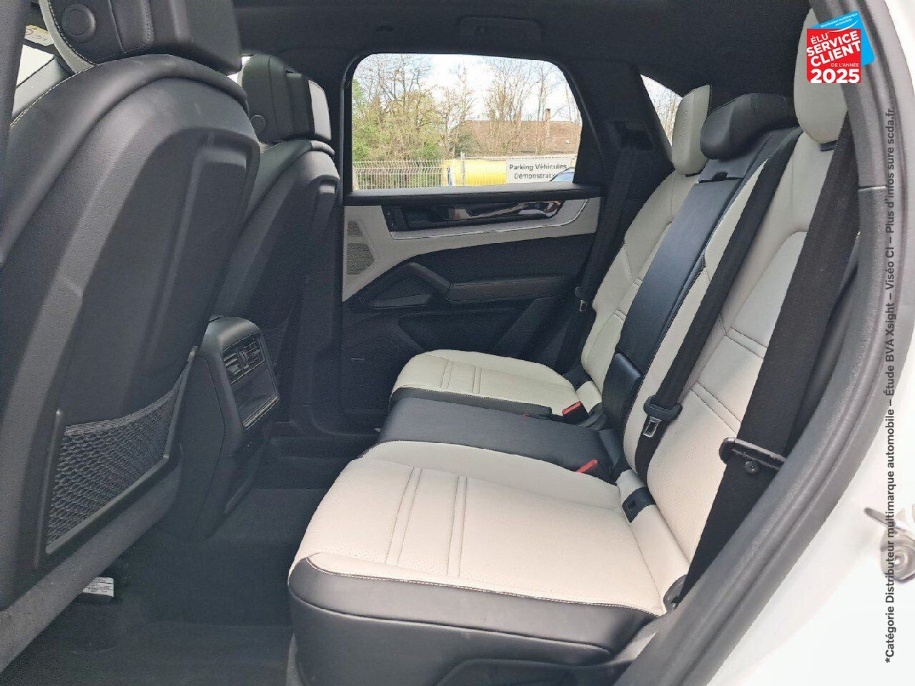 Véhicule d'occasion PORSCHE CAYENNE 3.0 V6 470CH E-HYBRID TOUVRANT SIEGES CUIR GPS CAMERA CARPLAY BOSE HUD chez BMW Dole