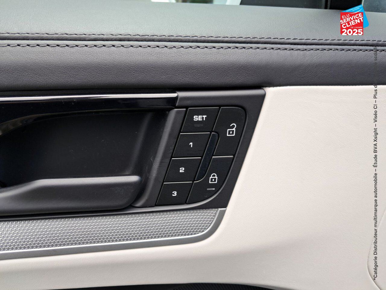 Véhicule d'occasion PORSCHE CAYENNE 3.0 V6 470CH E-HYBRID TOUVRANT SIEGES CUIR GPS CAMERA CARPLAY BOSE HUD chez BMW Dole