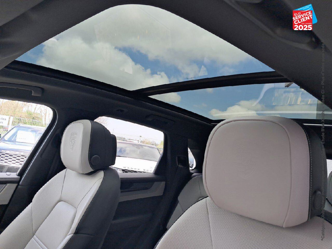 Véhicule d'occasion PORSCHE CAYENNE 3.0 V6 470CH E-HYBRID TOUVRANT SIEGES CUIR GPS CAMERA CARPLAY BOSE HUD chez BMW Dole