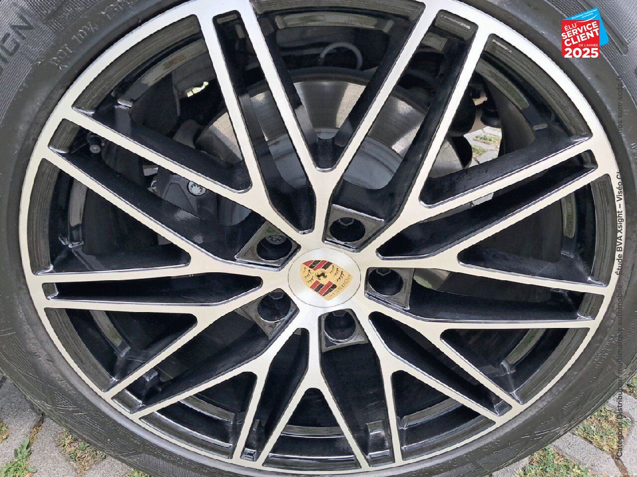 Véhicule d'occasion PORSCHE CAYENNE 3.0 V6 470CH E-HYBRID TOUVRANT SIEGES CUIR GPS CAMERA CARPLAY BOSE HUD chez BMW Dole