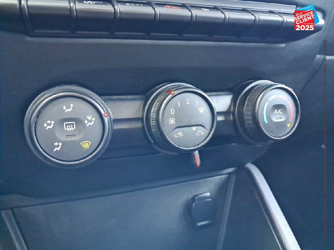 Véhicule d'occasion DACIA DUSTER 1.0 ECO-G 100CH ESSENTIEL 4X2 chez Renault Saint-Louis