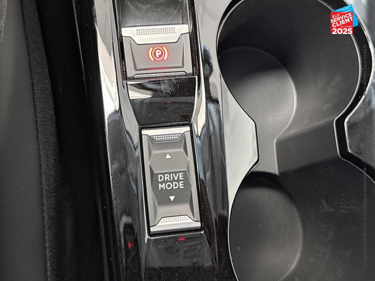 Véhicule d'occasion PEUGEOT 208 1.2 HYBRID 100CH ALLURE E-DCS6 chez Nissan Strasbourg