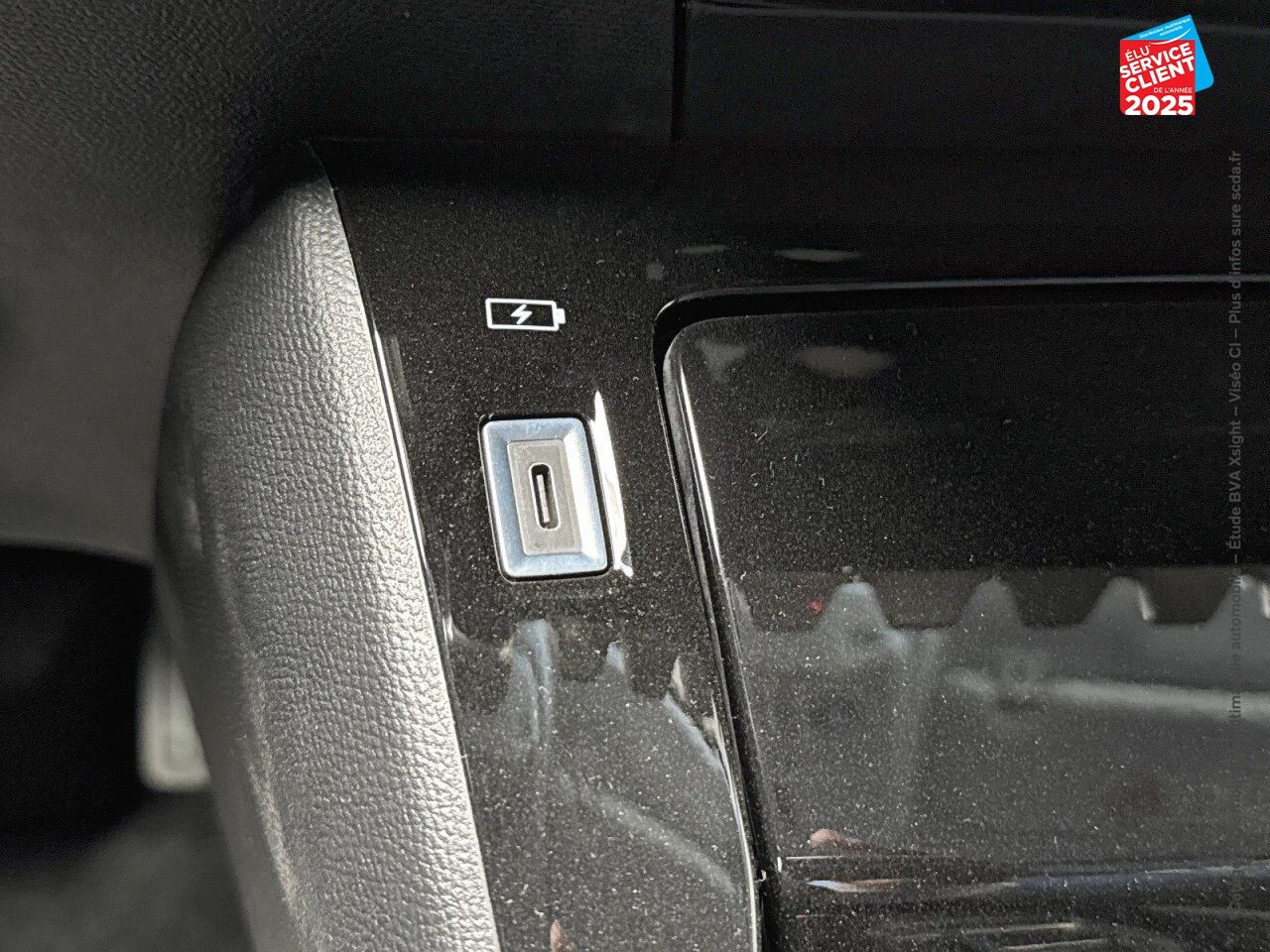 Véhicule d'occasion PEUGEOT 208 1.2 HYBRID 100CH ALLURE E-DCS6 chez Nissan Strasbourg