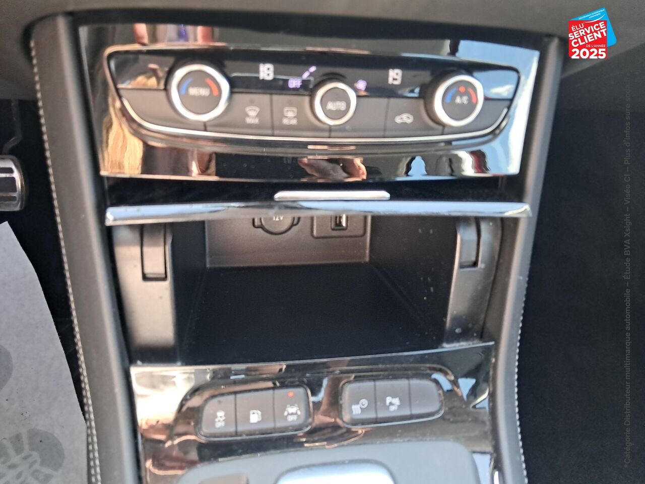 Véhicule d'occasion OPEL GRANDLAND X HYBRID 225CH ELEGANCE BUSINESS chez Toyota Thionville