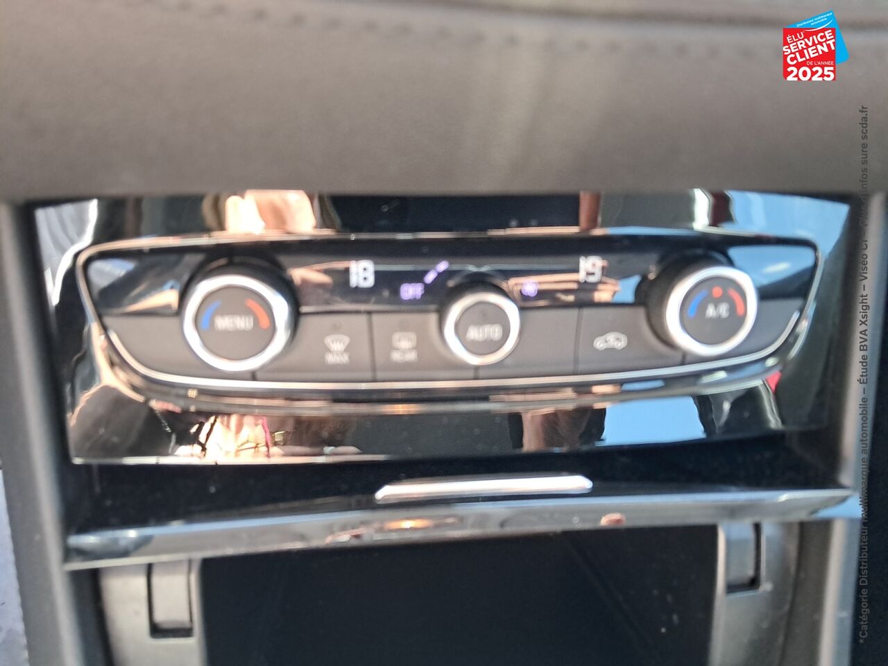 Véhicule d'occasion OPEL GRANDLAND X HYBRID 225CH ELEGANCE BUSINESS chez Toyota Thionville