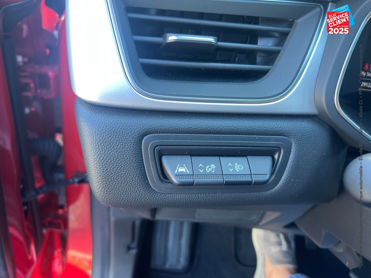 Véhicule d'occasion RENAULT CAPTUR 1.3 TCE 140CH FAP INTENS EDC -21 chez Dacia Mulhouse