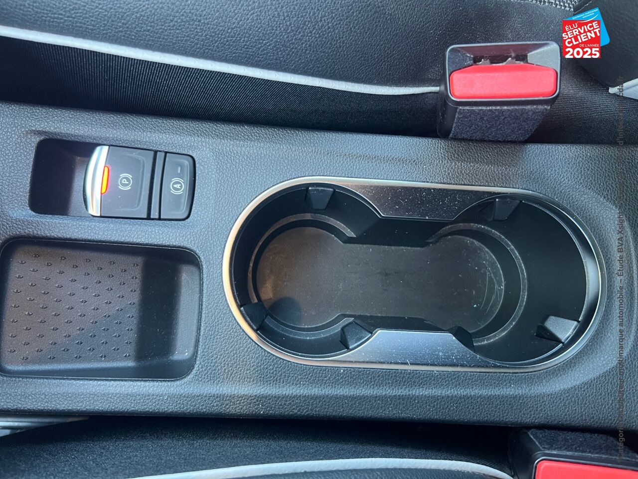 Véhicule d'occasion RENAULT CAPTUR 1.3 TCE 140CH FAP INTENS EDC -21 chez Dacia Mulhouse