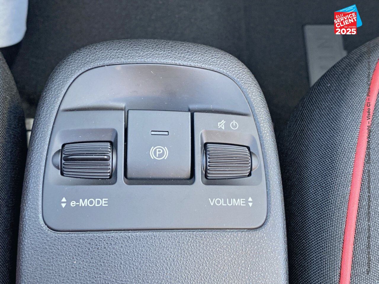 Véhicule d'occasion FIAT 500C E 95CH RED STEP1 chez Dacia Belfort