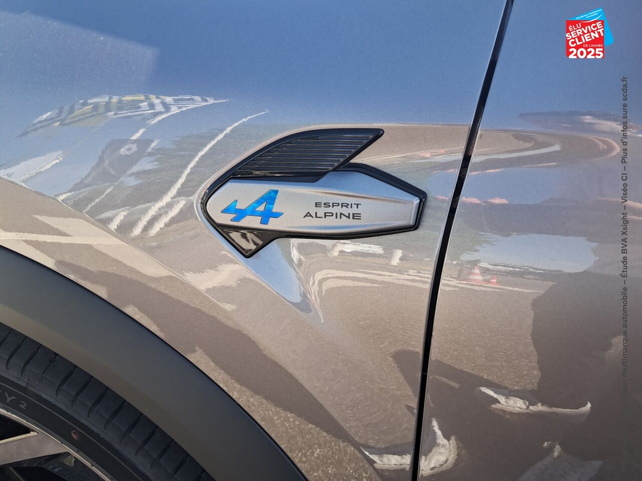 Véhicule d'occasion RENAULT CAPTUR 1.6 E-TECH FULL HYBRID 145CH ESPRIT ALPINE chez Toyota Verdun