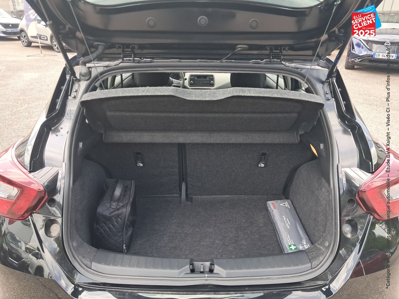 Véhicule d'occasion NISSAN MICRA 1.0 IG-T 92CH VISIA PACK 2021 chez Toyota Thionville