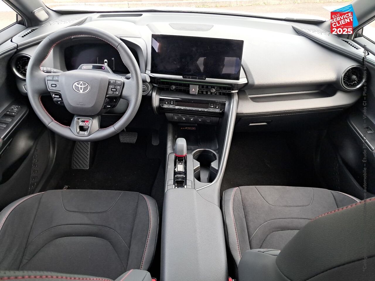 Véhicule neuf TOYOTA C-HR 2.0 HYBRIDE RECHARGEABLE 225CH GR SPORT PREMIERE MY25 chez Toyota Thionville