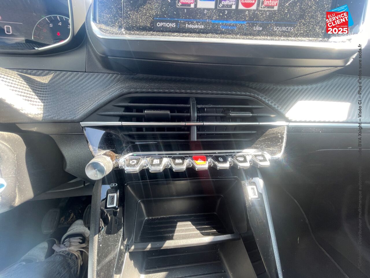 Véhicule d'occasion PEUGEOT 208 1.2 PURETECH 100CH S/S STYLE GPS chez Renault Saint-Louis