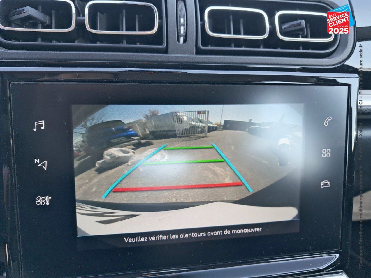 Véhicule d'occasion CITROEN C3 1.2 PURETECH 83CH S/S SHINE CAMERA GPS chez Fiat Besançon