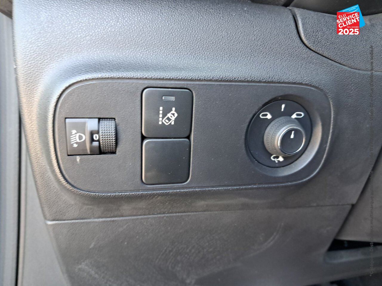 Véhicule d'occasion CITROEN C3 1.2 PURETECH 83CH S/S SHINE CAMERA GPS chez Fiat Besançon