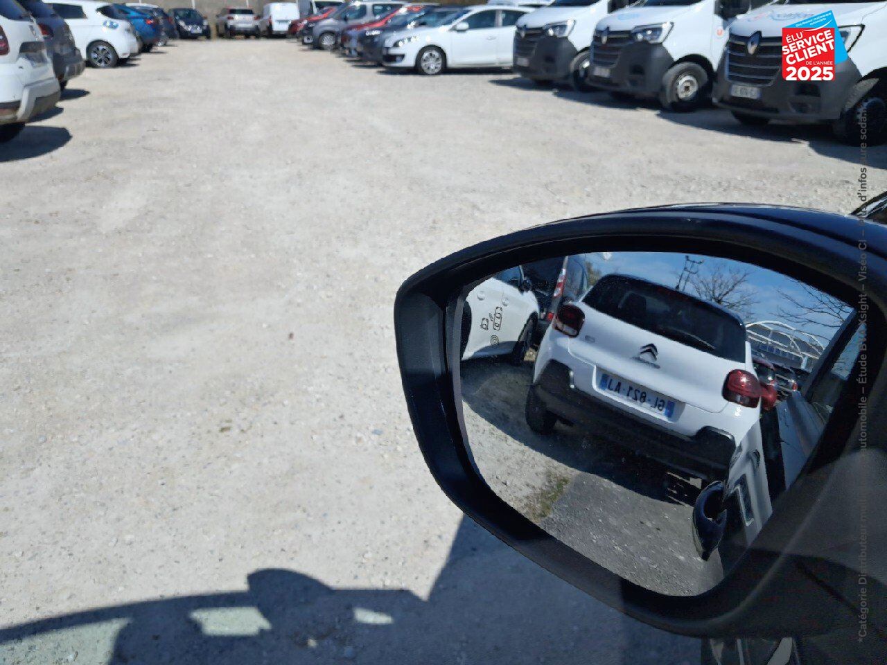 Véhicule d'occasion CITROEN C3 1.2 PURETECH 83CH S/S SHINE CAMERA GPS chez Fiat Besançon