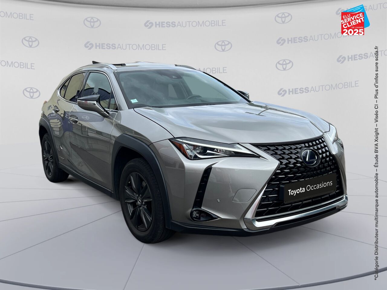Véhicule d'occasion LEXUS UX 250H 2WD LUXE MY20 TOUVRANT SIEGE CHAUF GPS chez Volvo Reims