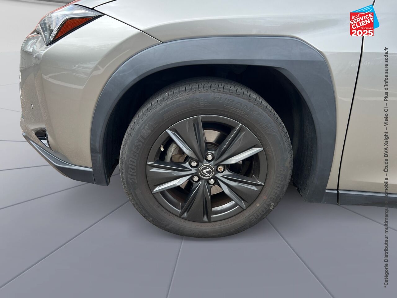 Véhicule d'occasion LEXUS UX 250H 2WD LUXE MY20 TOUVRANT SIEGE CHAUF GPS chez Volvo Reims