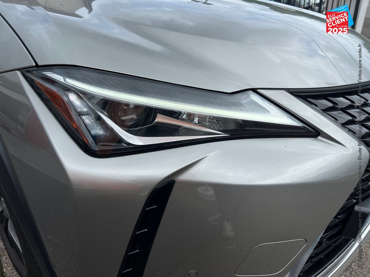 Véhicule d'occasion LEXUS UX 250H 2WD LUXE MY20 TOUVRANT SIEGE CHAUF GPS chez Volvo Reims
