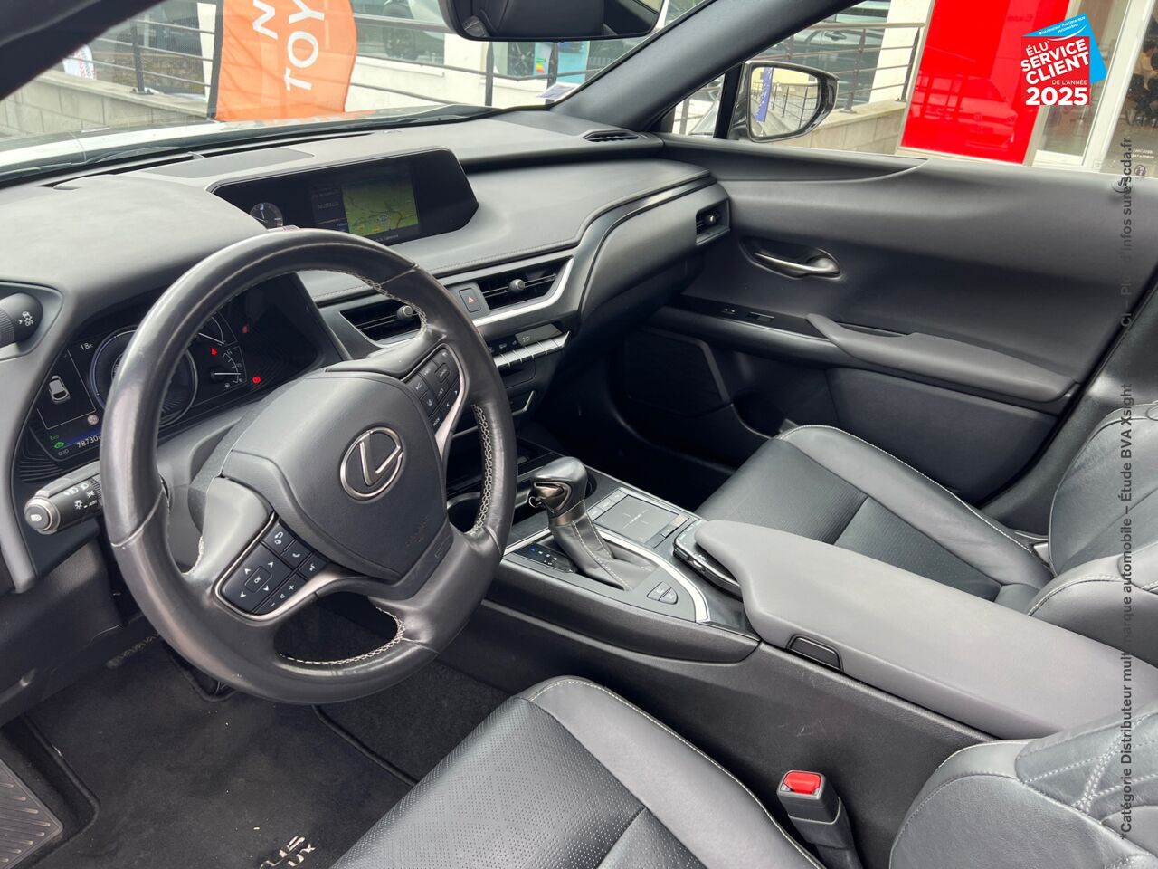 Véhicule d'occasion LEXUS UX 250H 2WD LUXE MY20 TOUVRANT SIEGE CHAUF GPS chez Volvo Reims
