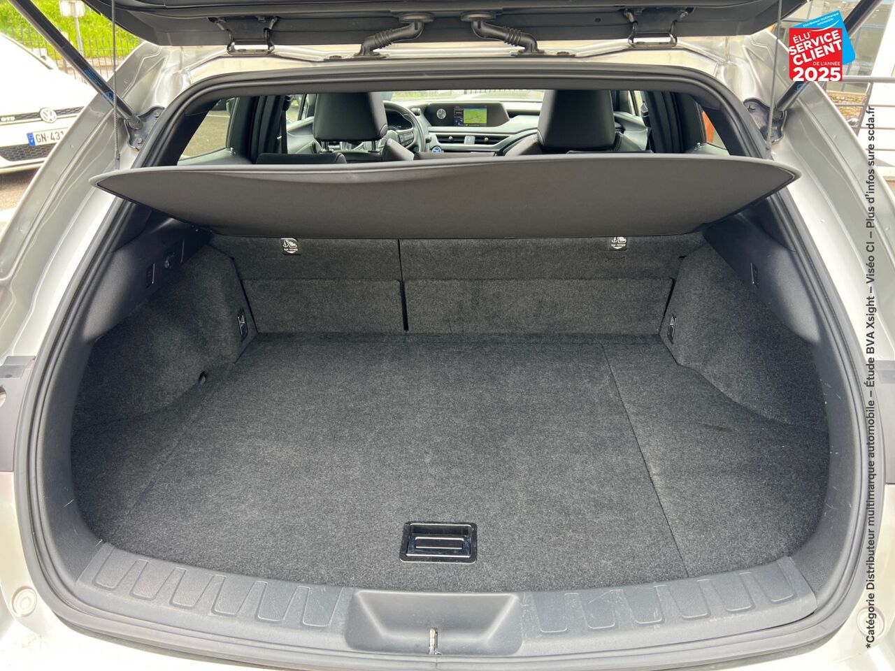 Véhicule d'occasion LEXUS UX 250H 2WD LUXE MY20 TOUVRANT SIEGE CHAUF GPS chez Volvo Reims
