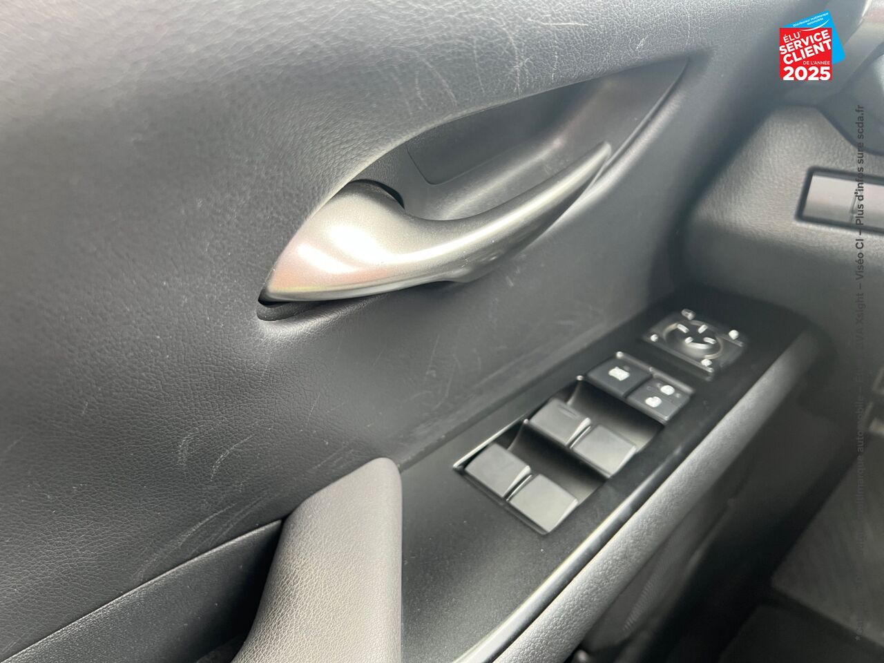 Véhicule d'occasion LEXUS UX 250H 2WD LUXE MY20 TOUVRANT SIEGE CHAUF GPS chez Volvo Reims