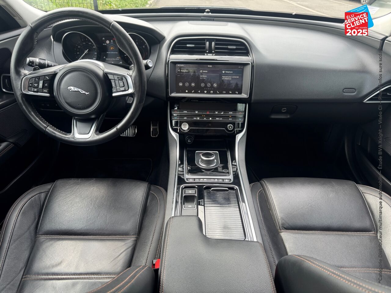Véhicule d'occasion JAGUAR XE 2.0D 180CH PRESTIGE BVA8 chez Toyota Thionville
