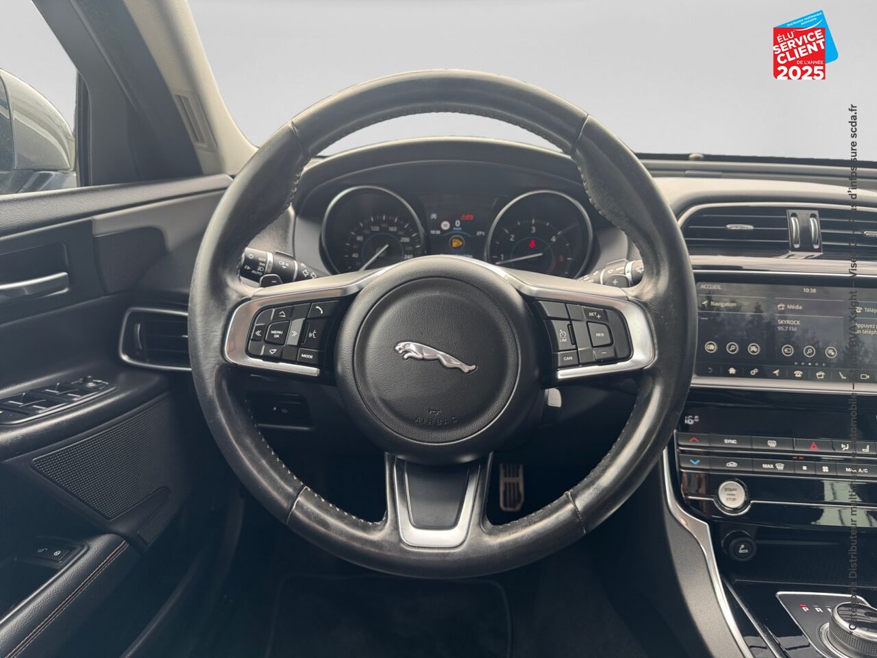 Véhicule d'occasion JAGUAR XE 2.0D 180CH PRESTIGE BVA8 chez Toyota Thionville