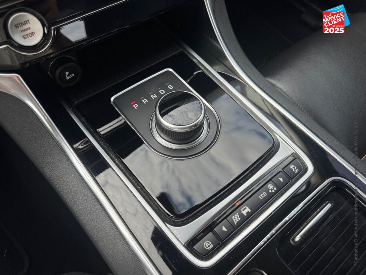 Véhicule d'occasion JAGUAR XE 2.0D 180CH PRESTIGE BVA8 chez Toyota Thionville